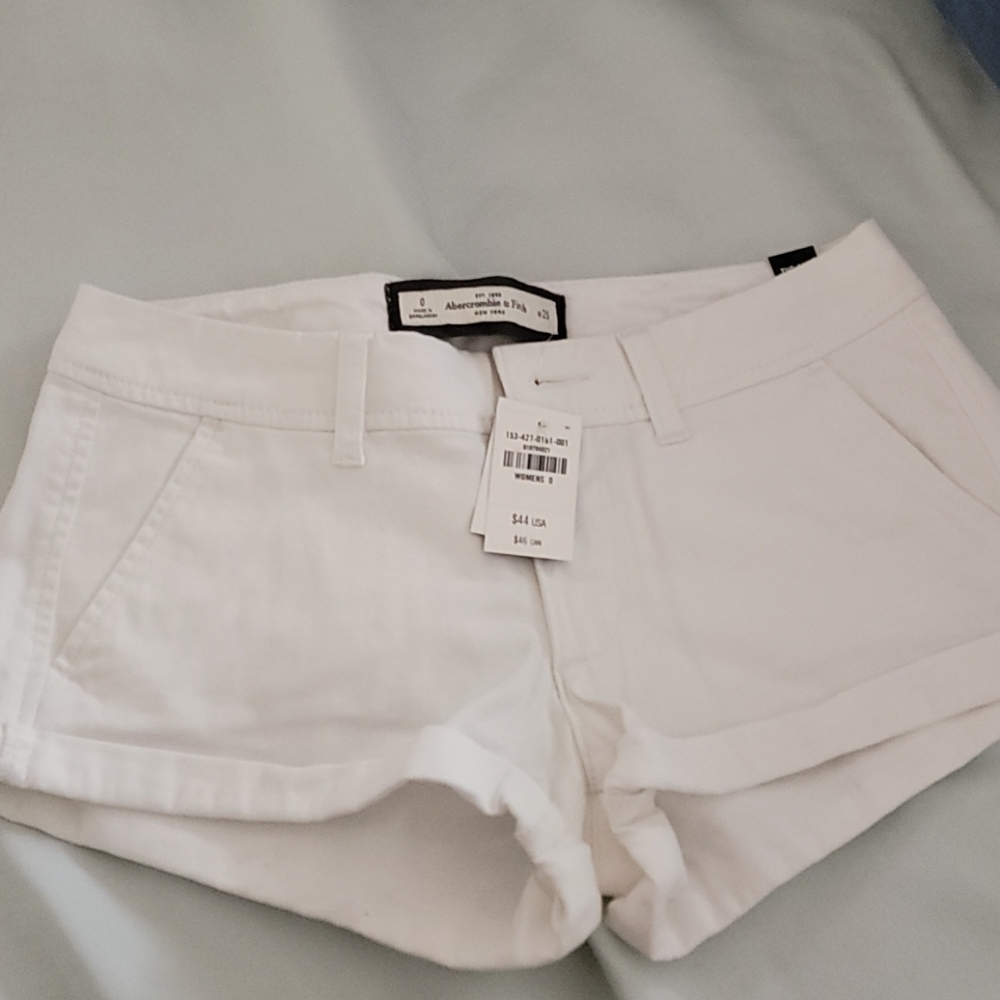 NWT Abercrombie & Fitch low-rise short short